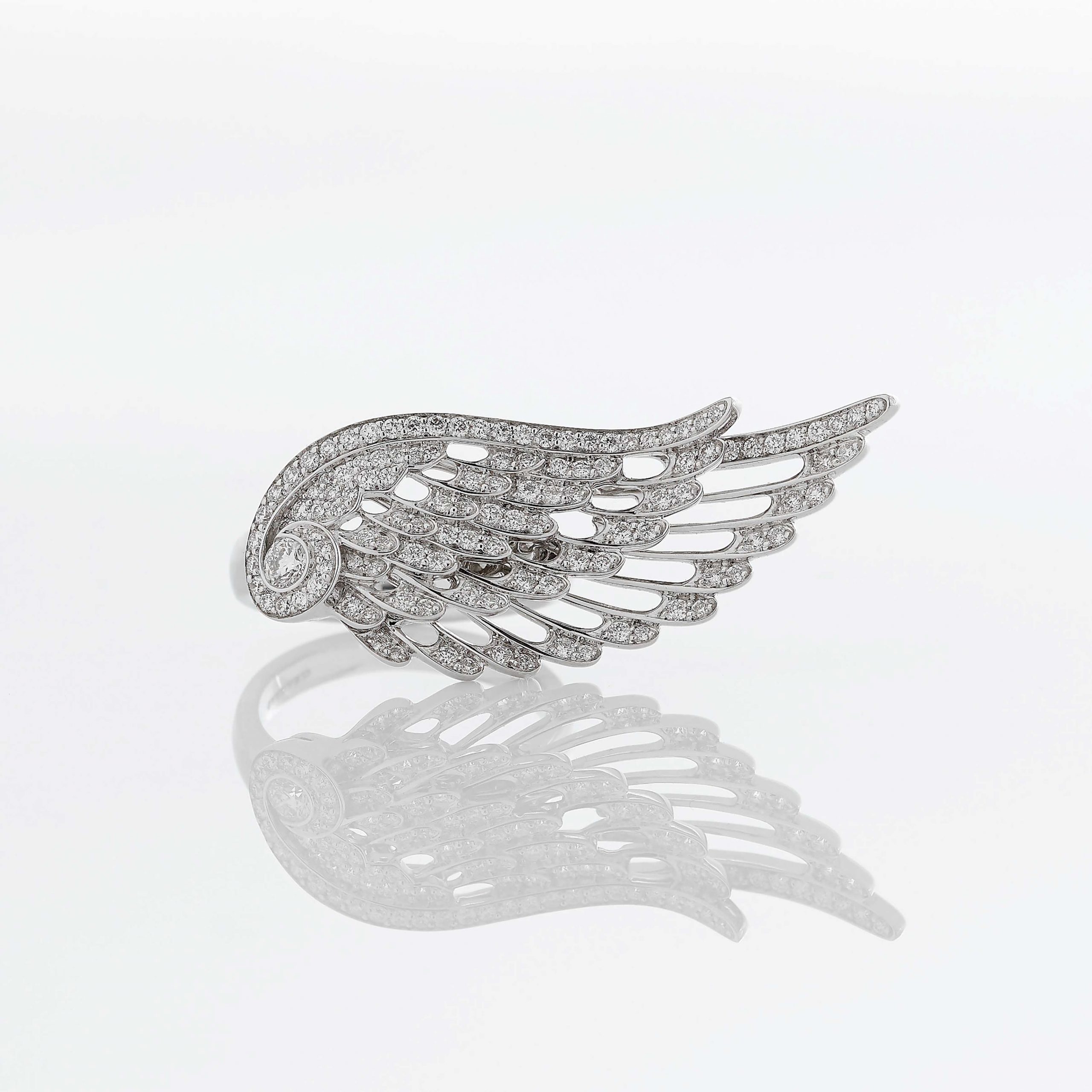 Garrard Wings Embrace jewellery collection Across the Finger Diamond Ring In 18ct White Gold 2016575 Detail 2 Garrard Wings Embrace jewellery collection Across the Finger Diamond Ring In 18ct White Gold 2016575 Detail 2