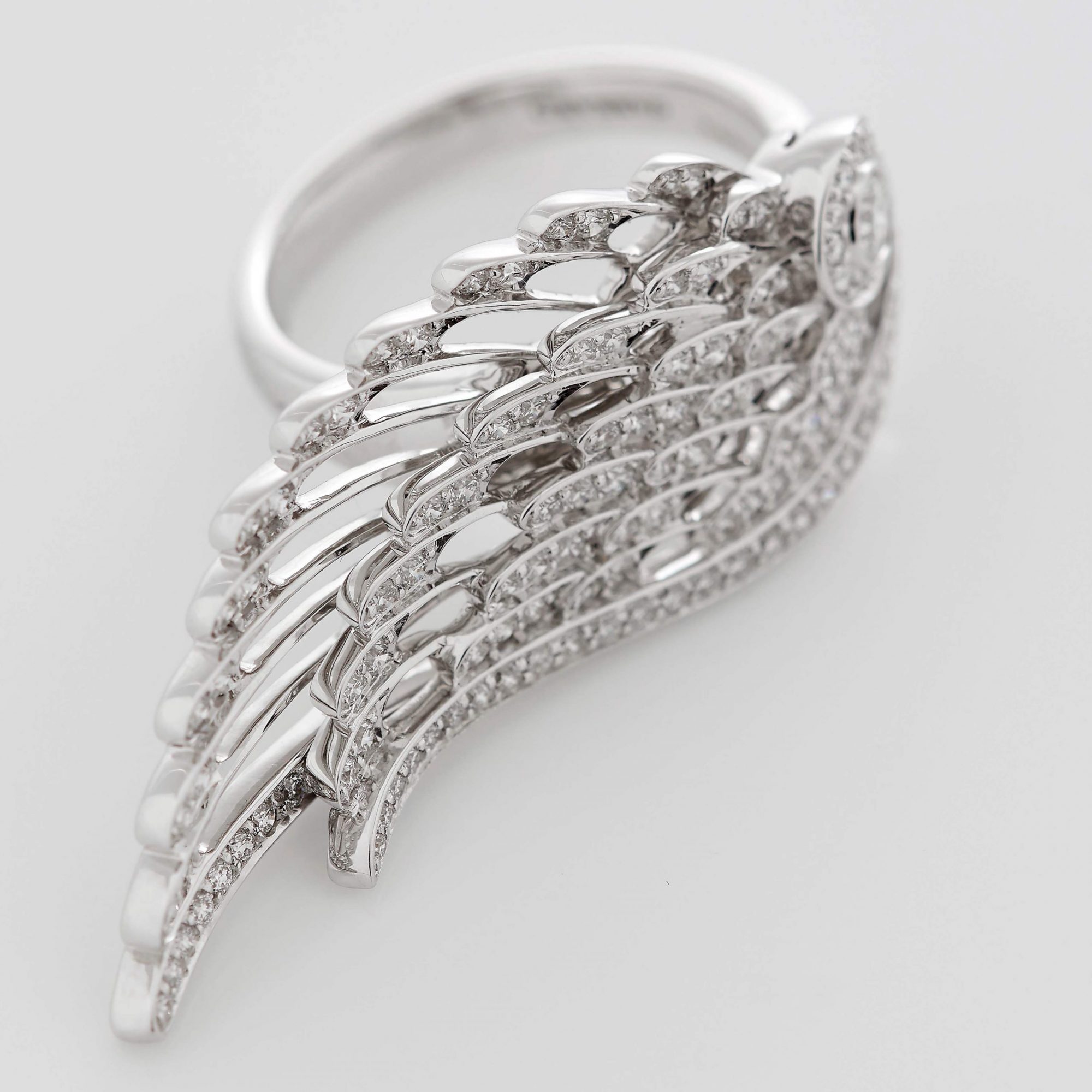 Garrard Wings Embrace jewellery collection Across the Finger Diamond Ring In 18ct White Gold 2016575 Detail 3