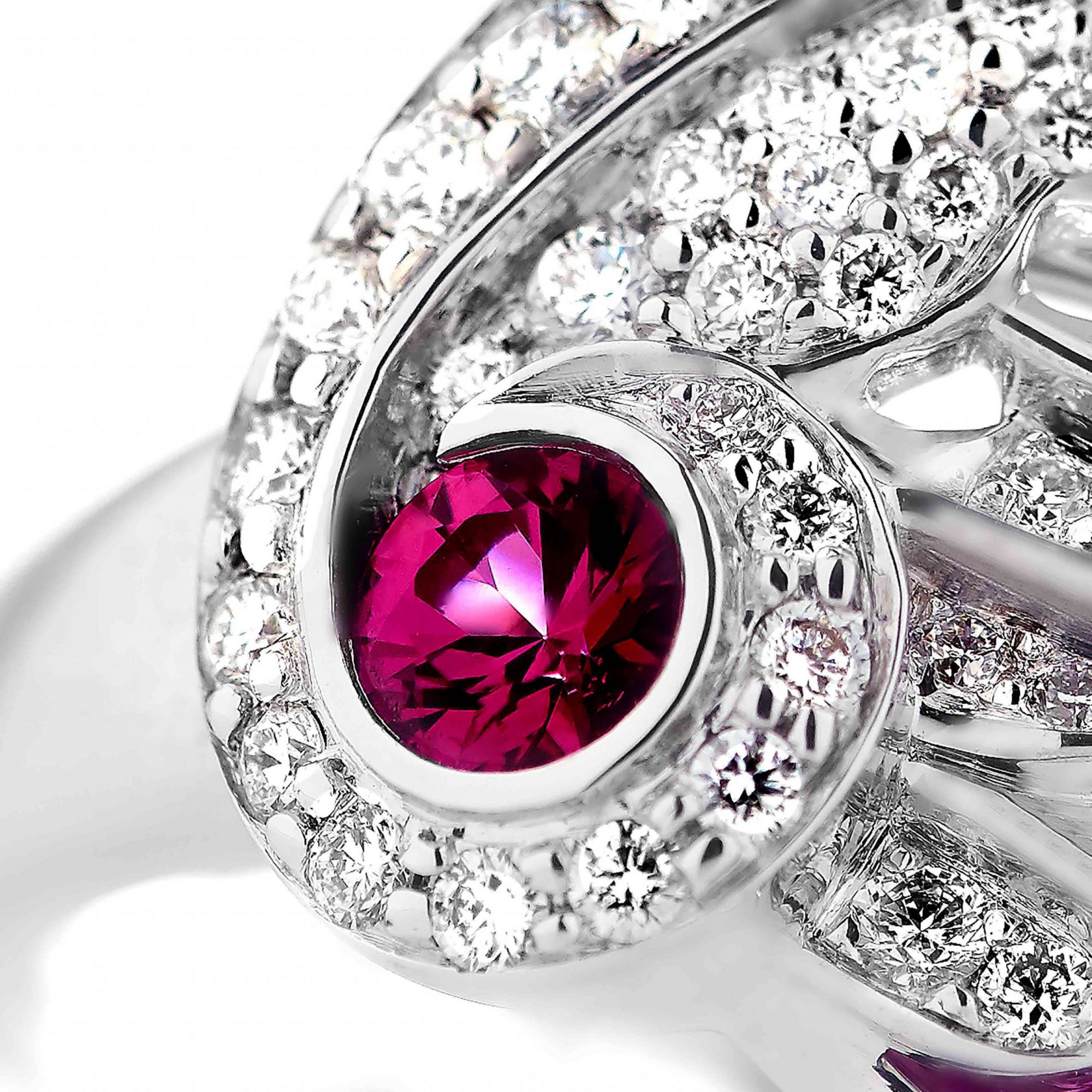Garrard Wings Embrace jewellery collection Flamingo Ring In 18ct White Gold with Diamonds Rubies and Sapphires Detail2