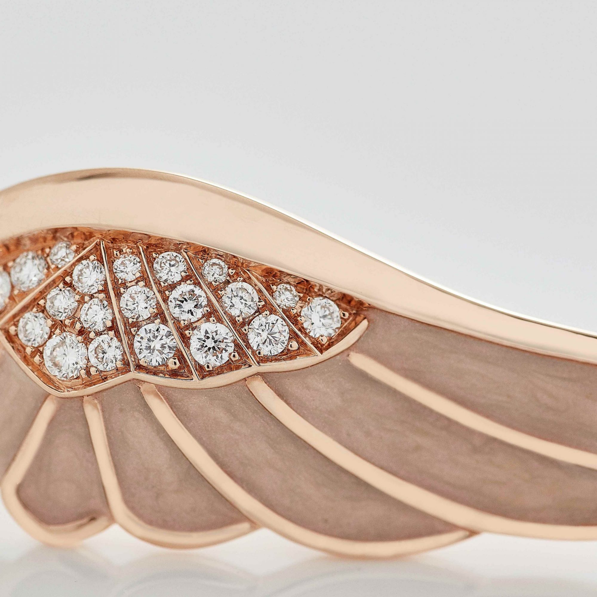Wings Reflection jewellery collection Spring Enamel Ring In 18ct Rose Gold with Diamonds 2014709 On Model