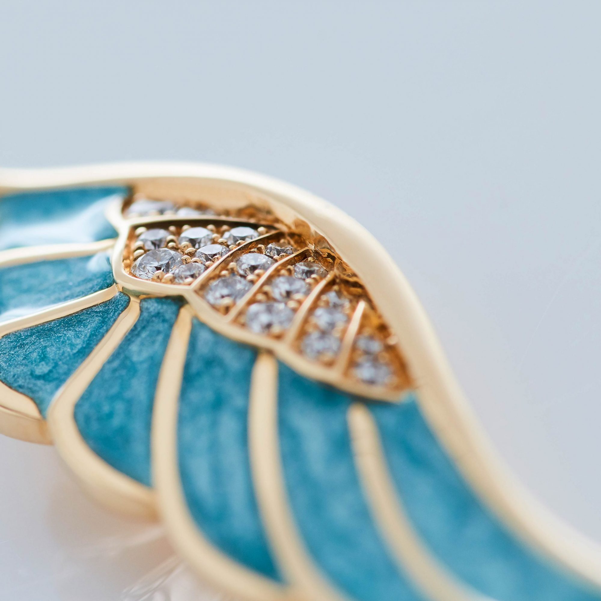 Wings Reflection jewellery collection Summer Enamel Pendant In 18ct Yellow Gold with Diamonds 2014688 Detail View 2
