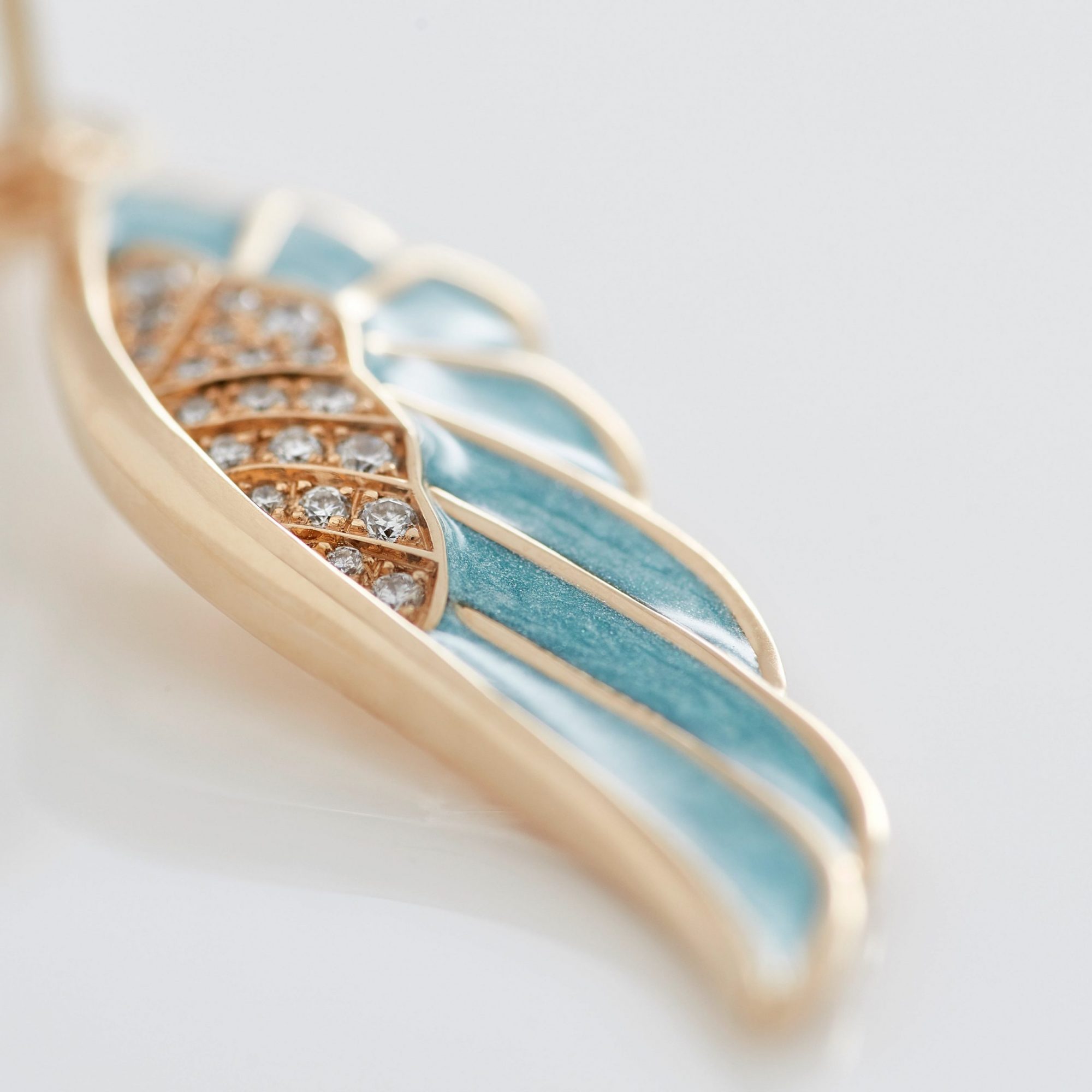 Wings Reflection jewellery collectionSummer Enamel Bracelet In 18ct Yellow Gold with Diamonds 2014695 Detail
