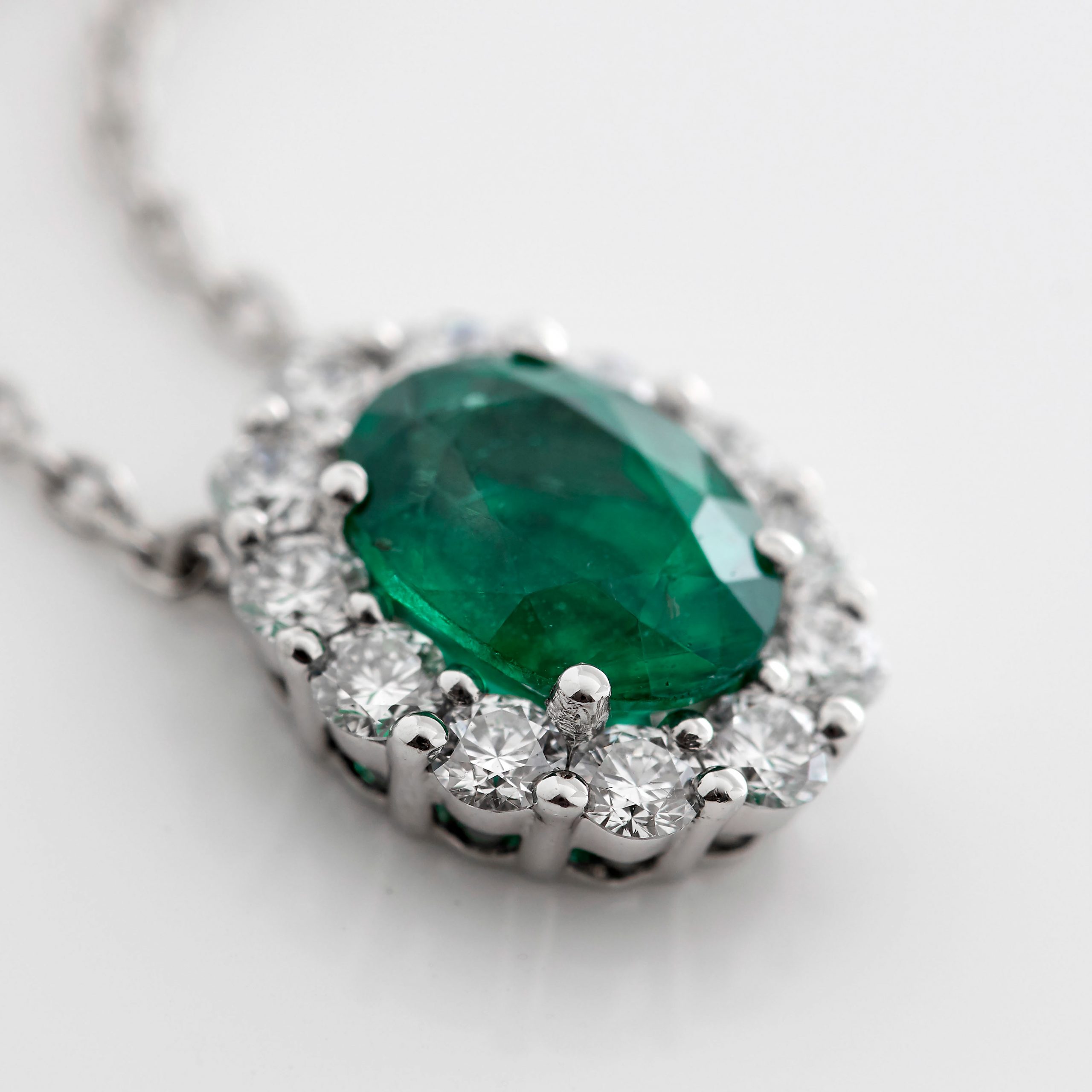 Garrard 1735 jewellery Collection Emerald Oval Pendant in Platinum with Diamonds JP17PT01 Detail View scaled 1 Garrard 1735 jewellery Collection Emerald Oval Pendant in Platinum with Diamonds JP17PT01 Detail View scaled 1