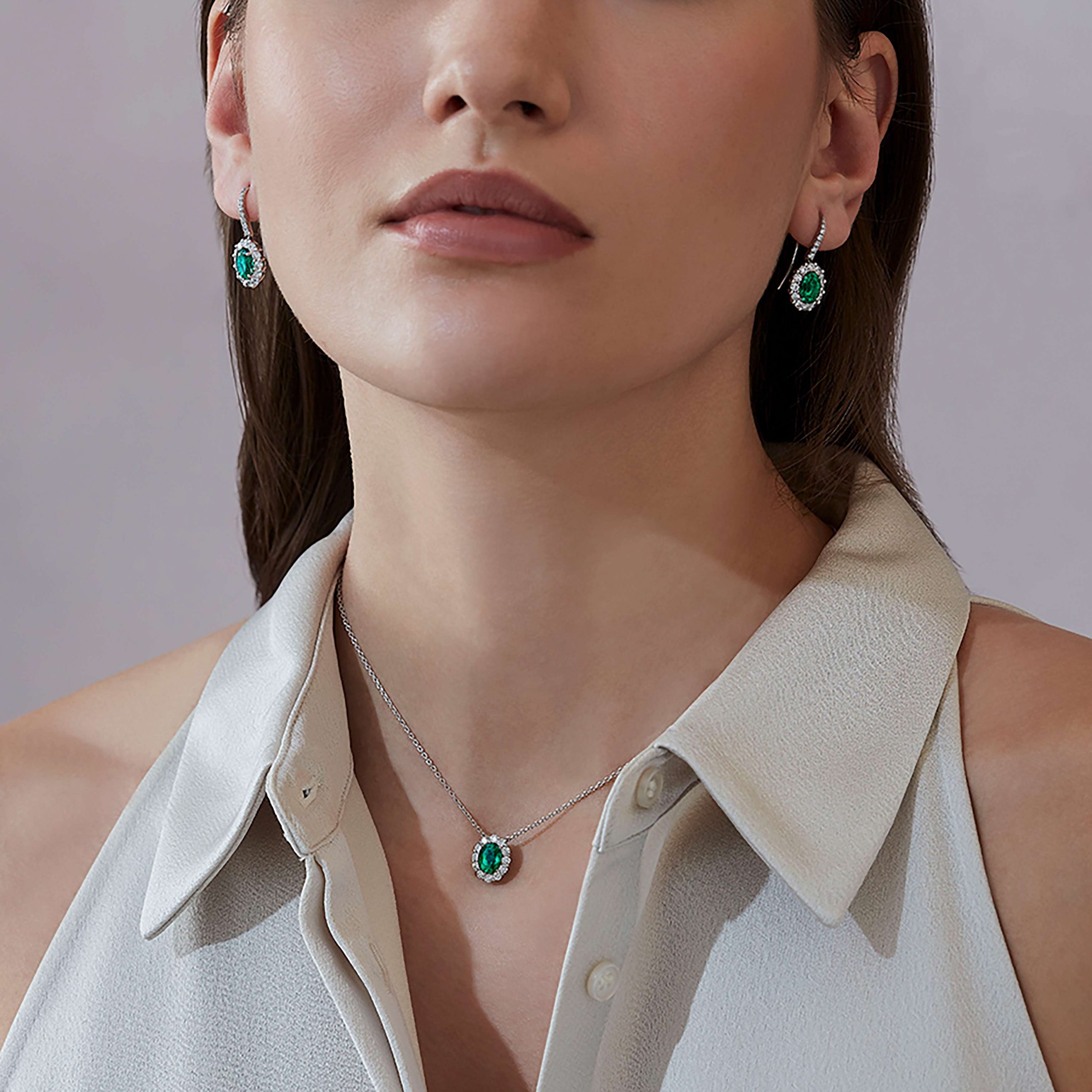 Garrard 1735 jewellery Collection Emerald Oval Pendant in Platinum with Diamonds and earrings JP17PT01 On Model scaled 1 Garrard 1735 jewellery Collection Emerald Oval Pendant in Platinum with Diamonds and earrings JP17PT01 On Model scaled 1