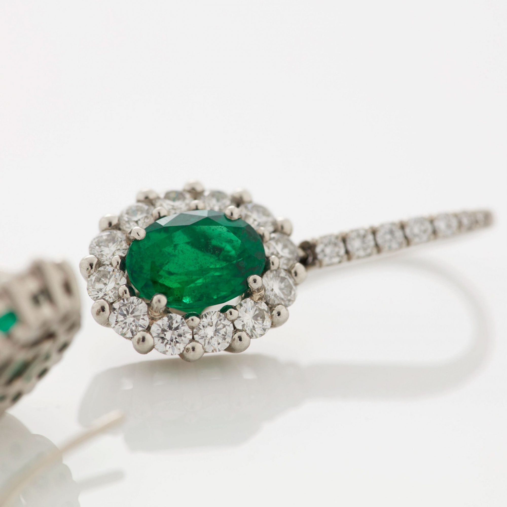 Garrard 1735 jewllery collection emerald oval drop earrings in platinum with diamonds JE17PT01 Detail View 1 scaled 2