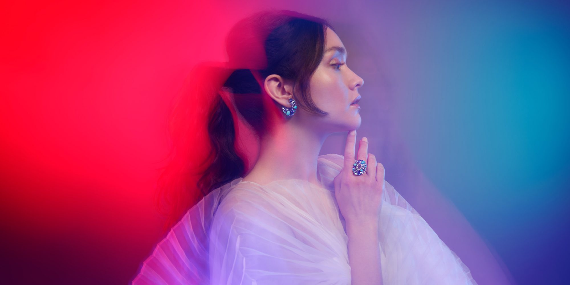 Garrard Brand Ambassador Olivia Cooke wears Blaze jewellery collection earrings and ring