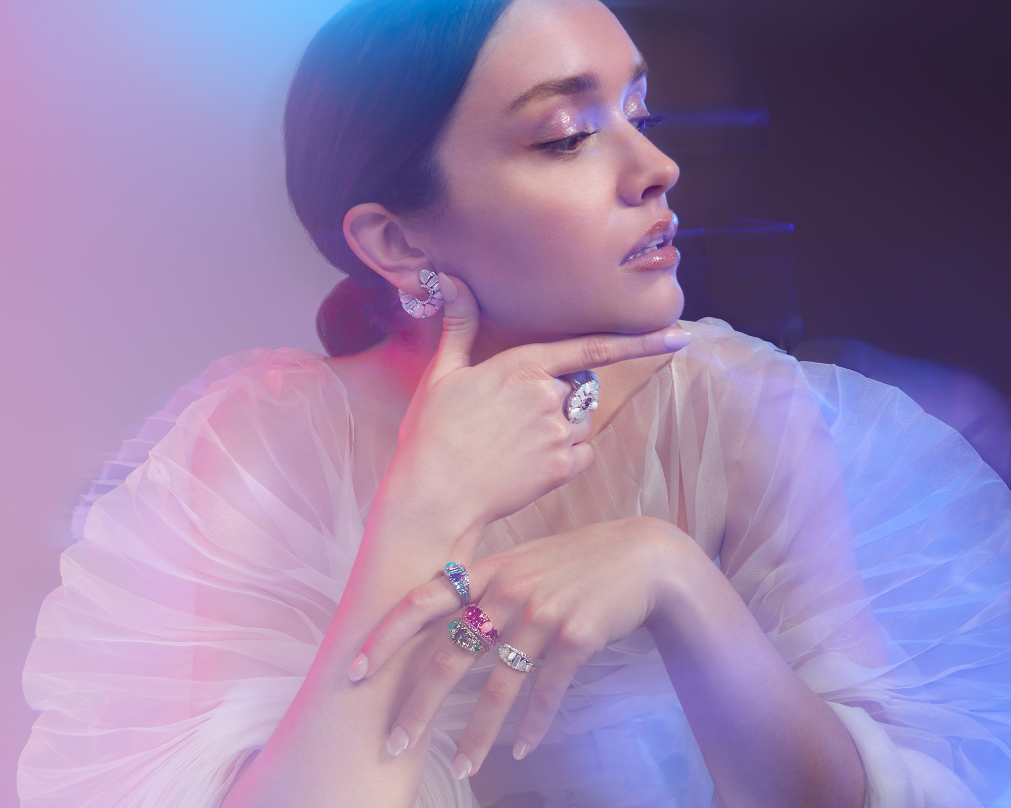 Garrard Brand Ambassador Olivia Cooke wears Blaze jewellery collection earrings and rings feature image